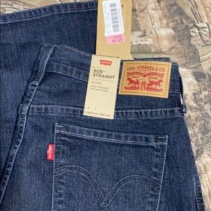 Levi’s size 8 medium